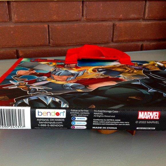 Marvel Avengers Reading, Sticker, Color and Draw Activity Storage Case - Picture 5 of 8